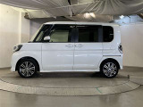 助手席側は電動スライドドアになってます。運転席やキーのリモコンで開閉できるので手が塞がっていても楽に積み降ろし出来ますよ。