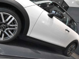 MINI認定中古車は360&deg;を徹底的にチェック。エンジンやトランスミッション、電気系統やコンピュータ・システムなどを詳細に点検。交換基準に達した部品は整備した後にご納車いたします。