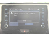 視認性が高いディスプレイ付きオーディオを装備、操作性も良好で直感的なソース選択が可能です。