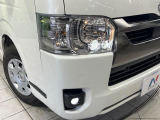 【LEDヘッドライト】悪天候や夜間走行時も良好な視界を確保し安心して運転できる高輝度LEDヘッドライトを装備!点灯速度が早く、消費電力も抑えられています。
