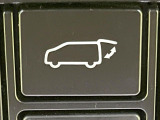 【パワーバックドア】スマートキーや運転席のボタンを押すだけでリアゲートが自動で開閉します!荷物を持っている時や、高い位置にあるバックドアを閉める際に便利な機能です♪