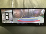 狭い場所での駐車やすれ違いなどでより的確な運転操作に役立つ360&deg;ビューモニターが装備されています。