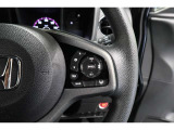 Hondaセンシングの機能のひとつ、アダプティブクルーズコントロール付!アクセルから足を離しても設定したスピードと前車との車間を保ち走行してくれます!車線維持もアシスト☆高速道路で疲労軽減ですね☆