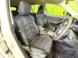 運転席シート廻りは使用感も少なく、良好な状態となっています。前オーナー様が丁寧に使っていたことがよくわかりますね。
