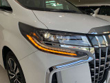 三眼LEDヘッドライト&シーケンシャルウィンカー(流れるウィンカー)&AHS(アダプティブ・ハイビーム・システム)・LEDフォグランプ付き!!