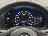 【メーターまわり】ドライバーから見やすい位置にあって安全運転に寄与します。メーターも見やすくてシンプルなデザインになっております。