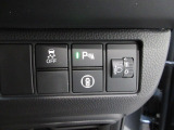 パーキングセンサーや横滑りを防ぐVSA等のスイッチ類は運転席の右側、手の届きやすい位置にあります。