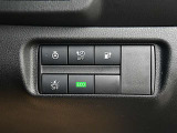 運転席右側の各種操作スイッチです。ハンドルヒーターは寒さが厳しい冬期には手先から温めてくれますので大変便利です。