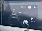 スピードメーター上に運転をサポートする様々な情報を表示してくれます。走行距離は約16400キロです。