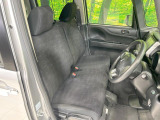 運転席まわりには十分なスペースがあり、大柄な方でもゆったり運転していただける環境です。