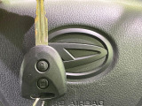 【キーレス】少し離れた場所からでもボタン一つでドアの開錠・施錠ができるのでとっても便利!ドアの鍵穴周りに傷をつけることもありません♪