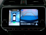 アラウンドモニター 白線や駐車車両をナビ及びルームミラーに表示 駐車している車両との位置関係も一目で分かって安心です