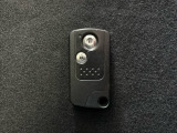 【スマートキー】持っているだけでエンジン始動や、ドアロックの開閉まで出来ちゃう賢く便利なスマートキーを装備!イモビライザーでセキュリティー対策もOK!