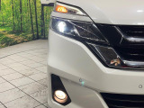 【LEDヘッドライト】悪天候や夜間走行時も良好な視界を確保し安心して運転できる高輝度LEDヘッドライトを装備!点灯速度が早く、消費電力も抑えられています。