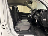 運転席も広々でゆったりとした気分で運転できます☆