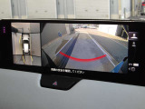 360度ビューモニターで車内から周囲の障害物を確認することができます!駐車場から出るときの左右の確認にも便利です♪