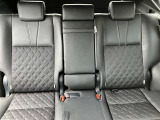 向かい側にサービス工場完備。車検・メンテもお任せください!