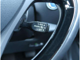 【レーダークルーズコントロール】車速に応じた車間距離を保ちながら、追従走行を支援します。