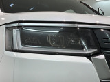 LEDヘッドライトは、点灯の瞬間から最大光量を発揮し、突然暗くなるトンネルなどでの安定感を高めます。