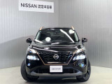 【90周年記念車】ルーフレールとフロントのVモーションをカッパー色化し、ブラックカラーにカッパーストライプがデザインされたドアミラー!