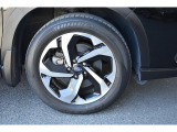 純正18インチアルミホイル/タイヤサイズは225/55R18です
