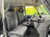 運転席シート廻りは使用感も少なく、良好な状態となっています。前オーナー様が丁寧に使っていたことがよくわかりますね。