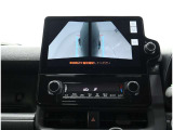 パノラミックビューモニター装備!サイドビュー・車両に取り付けたフロント、サイド、バックカメラの映像を合成して画面上に表示させることで、低速時の運転を補助する装置です。
