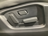 パワーシートを装備!体格や好みに応じたポジションをスムーズに調整できます。
