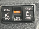両側電動スライドドアは運転席のスイッチで開閉可能です。