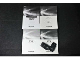 保証書・記録簿・取扱説明書と揃っていいます。キーの電池は新品にお取替えしてから納車させて頂きます。