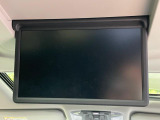 【フリップダウンモニター】大画面モニターで後席でもエンタメをお楽しみいただけます。小さなお子様にも大人気の装備です♪