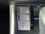 充電用USB端子付き。スマートフォンなどの充電に便利です。