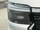 LEDヘッドライトは、点灯の瞬間から最大光量を発揮し、突然暗くなるトンネルなどでの安定感を高めます。