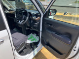 中古車をお選びいただく際に気になる走行距離や修復歴などに加えてキズ・凹みの有無・状態や消耗品の交換、今までの整備状況が &ldquo;ダイハツ認定中古車カルテ&rdquo;でわかります。