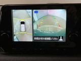 【パノラミックビューモニター】映像で、見づらい車両周辺の確認をアシスト。クルマを真上から見ているような映像を表示。 運転席から確認しにくい車両周囲の状況を把握。