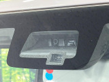 【スズキ セーフティサポート】走行中に前方の車両等を認識し、衝突しそうな時は警報とブレーキで衝突回避と被害軽減をアシスト。より安全にドライブをお楽しみいただけます。