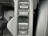 オートブレーキホールド機能付き電子パーキングブレーキ!ブレーキペダルを足から離しても停車状態を保ちます。アクセルを踏めば自動でブレーキが解除され、発進可能!
