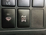 4WDオートモードスイッチ 走行安定性や運転性能を高めるため、FFと4WD走行を自動的に切り替えます