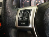 ステアリングには運転中でも簡単に操作できる各種スイッチついてます
