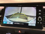 リバースギアに入れるだけで後方の表示へ切り替わります。夜間や雨の日の駐車も楽になりますよ。