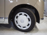 実車は夏用タイヤを装着しています。