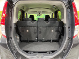 普段のお買い物や通勤、送迎等に十分な荷室スペースを確保しております。セカンドシートを倒すと、大きな荷物の積載も可能です♪