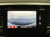 バックでの車庫入れも安心です! リアカメラが付いているバックモニター付のナビを装備しております。操作線もついており距離感も画面から確認できます。