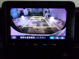 バックカメラの画像です。ガイドラインがスムースな車庫入れをサポートいたします。車庫入れの安心感がアップしますね。