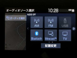 AM/FMチューナー、Bluetooth接続、USB入力、スマートフォン連携機能を標準装備!TVオプションも申し込み済み。フルセグTV視聴が可能です。機能の詳細は展示店舗までお尋ねください。