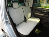 リアシートの画像です!中古車にも純正用品のお取付が可能です!社外の用品もお安くお取付いたします!持ち込みでの取付もご相談ください。
