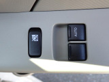 前席の窓の開閉は電動になりますので、便利ですよね。