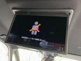 【14型有機ELフリップダウン】三列目からでも迫力のエンタメが観れる大画面フリップダウン。有機ELのモニターでは、一般的なフリップダウンよりも高コントラストでキレイな映像を楽しめます。