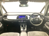 【前方視界】開放的な前方視界!運転がしやすく疲れにくいです♪窓が大きく、見通しがとっても良いおクルマですよ♪