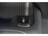 寒い日はすぐにあたたかくなるシートヒーターは重宝します。暖房を控えめにすることで燃費の向上にもなります。車内の空気が汚れたり乾燥したりする心配も減ります。